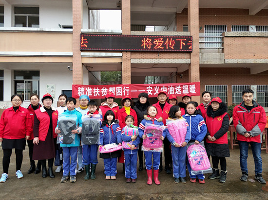 愛(ài)心助學(xué)送溫暖  安義公司助貧困學(xué)子圓夢(mèng)